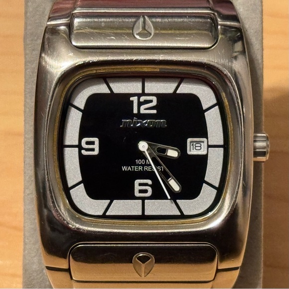 Nixon The El Dorado Size Matters Black White Silver Men's Analog Surf Watch RUNS - Picture 1 of 9